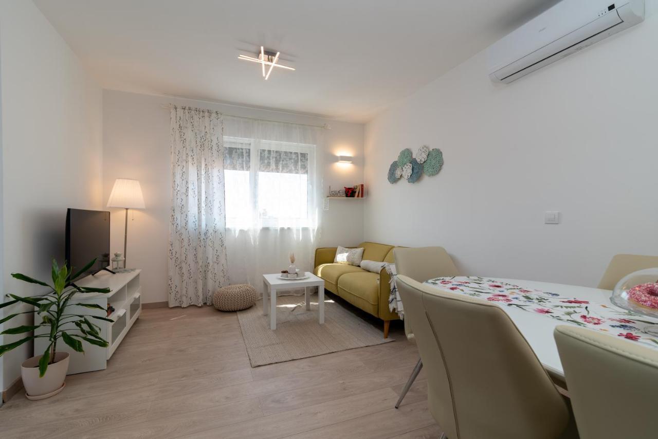 Апартаменты Apartman Lotos Трогир Экстерьер фото