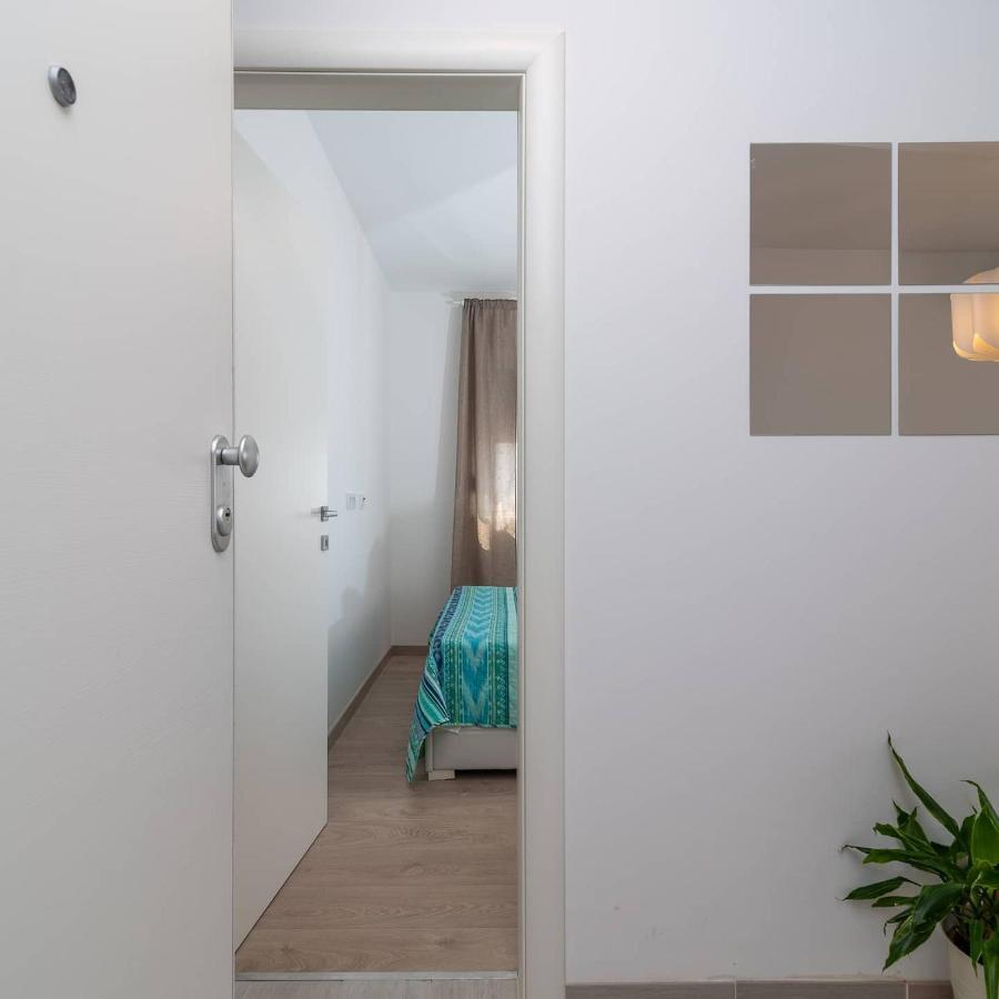 Апартаменты Apartman Lotos Трогир Экстерьер фото