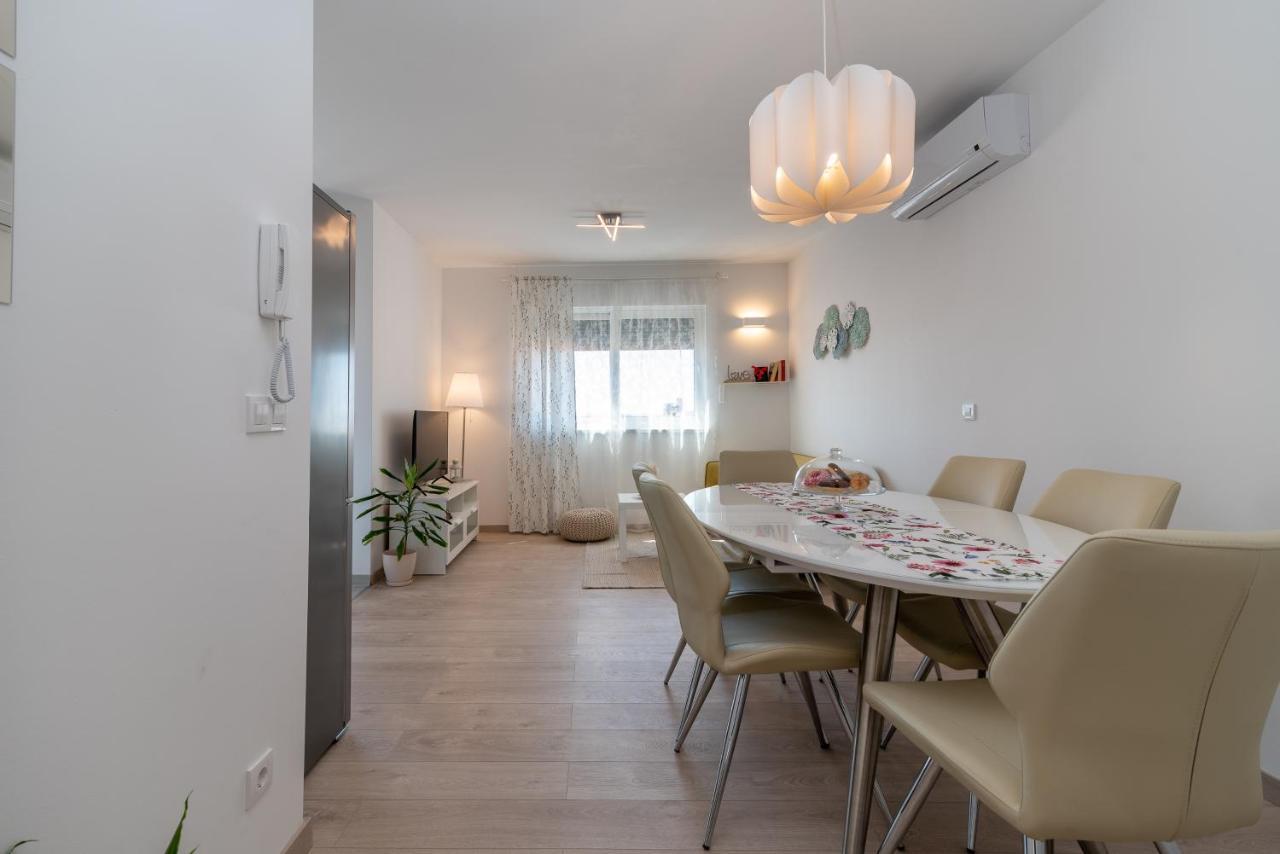 Апартаменты Apartman Lotos Трогир Экстерьер фото