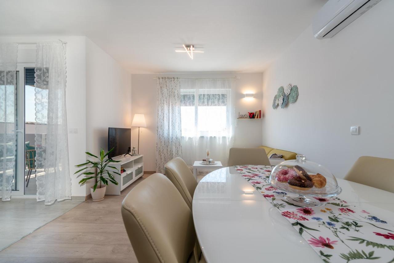 Апартаменты Apartman Lotos Трогир Экстерьер фото